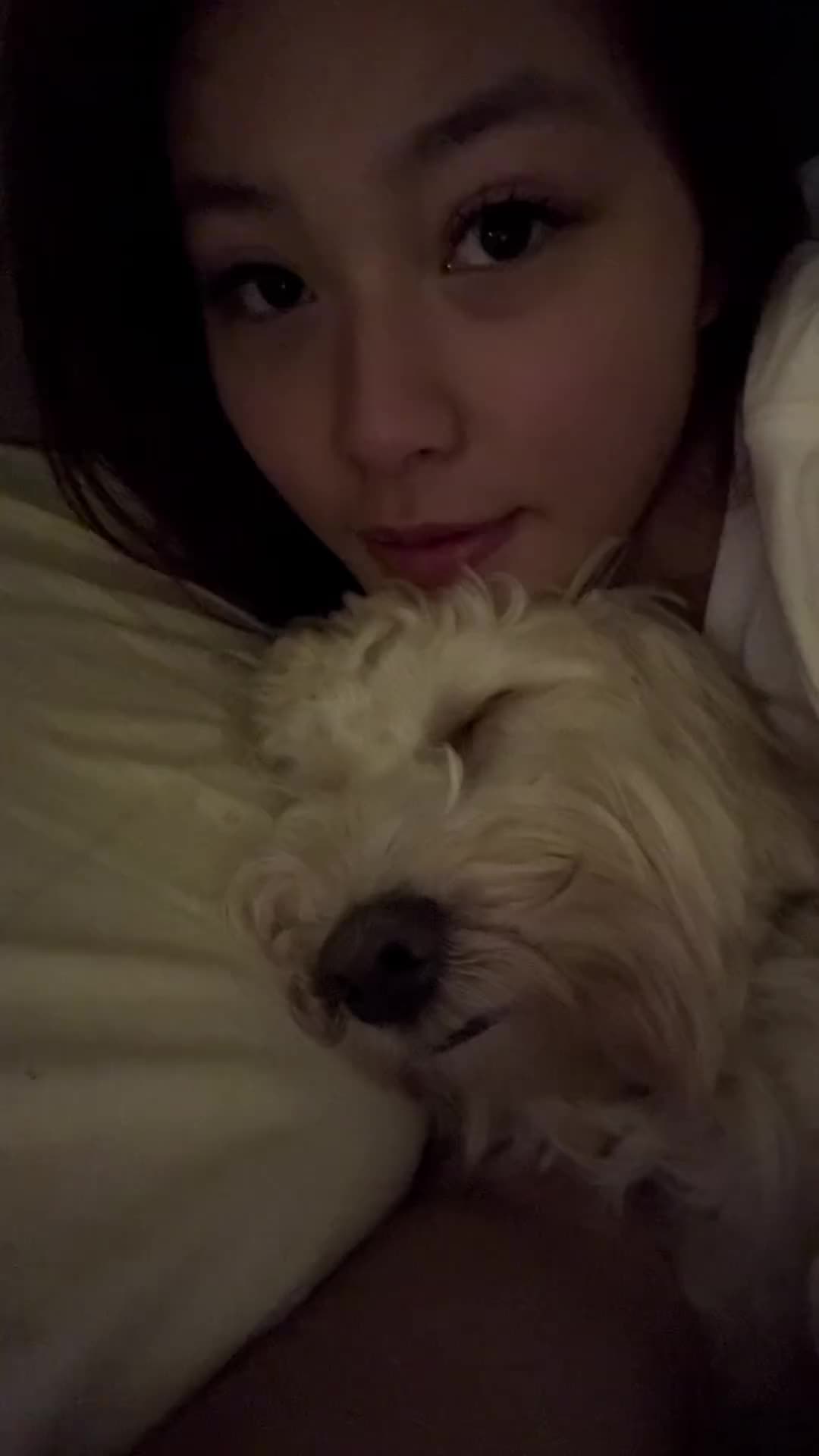 U23队长徐彬的女友看起来很可爱呀，还养了一只狗