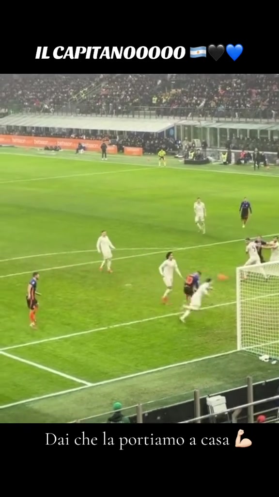 定心丸！实拍：劳塔罗暴力冲顶将皮球和对手一起砸向球门