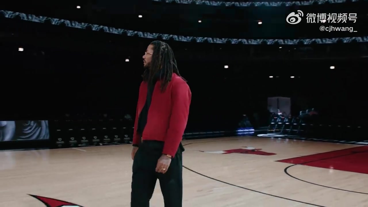 1号球衣即将在公牛退役！罗斯重新走上公牛球场，肯定感慨万千吧