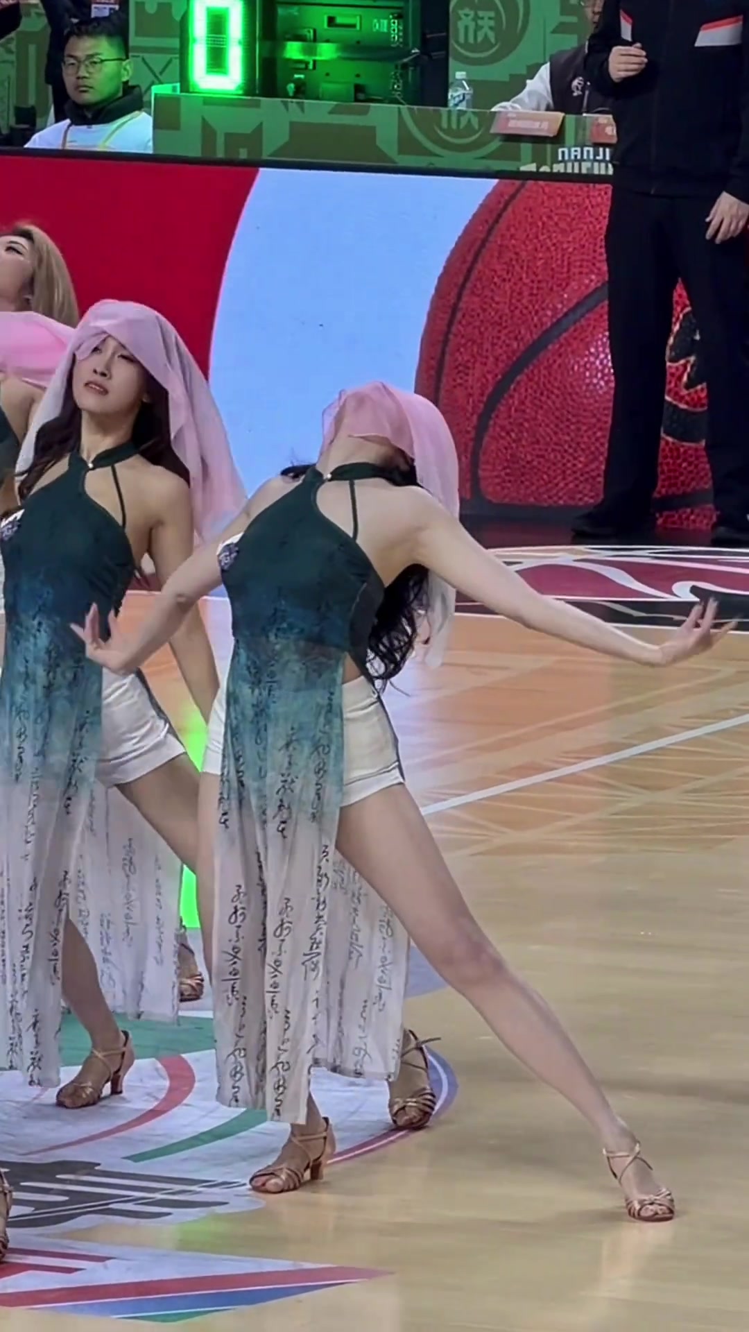 美腿佳人！同曦美女啦啦队热舞，大数据请记住我！