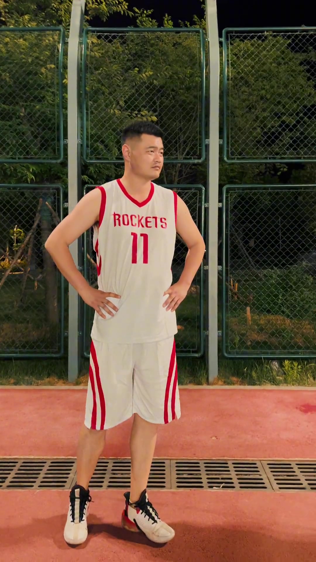 好家伙！这哥们就是姚明见了都得一愣