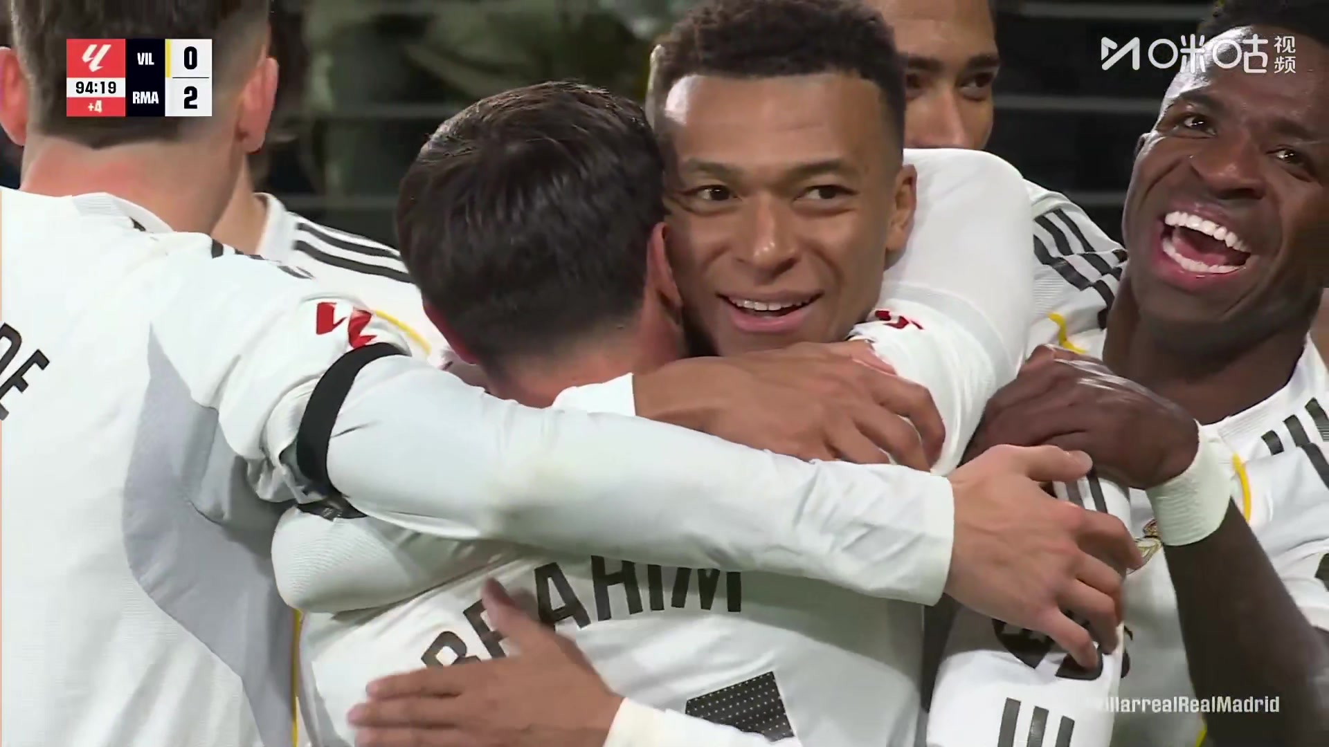 梅开二度！姆巴佩造点＆勺子点球破门，进球后拥抱迪亚斯