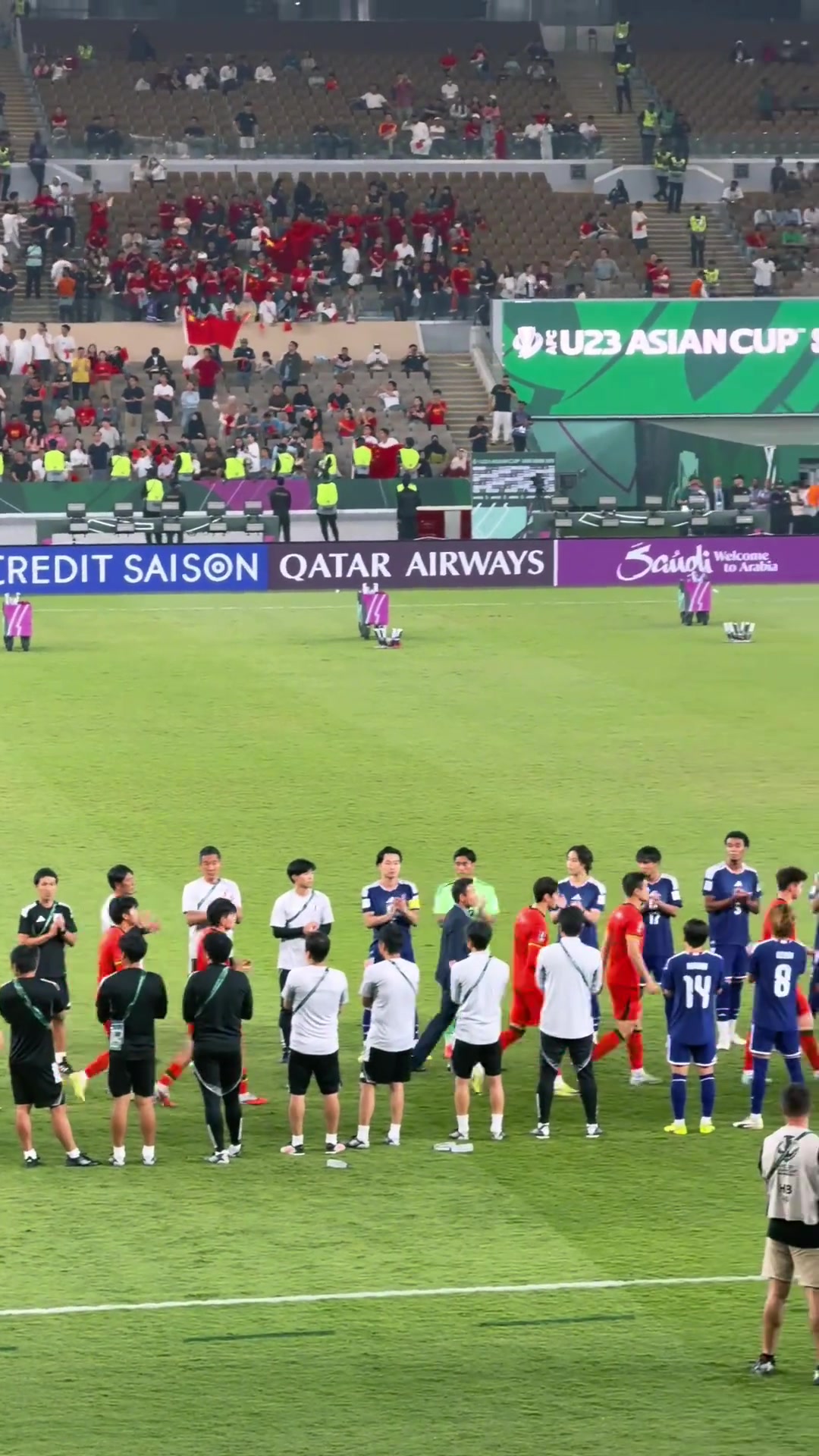 尊重对手！国足U23和日本U23相互列队领奖