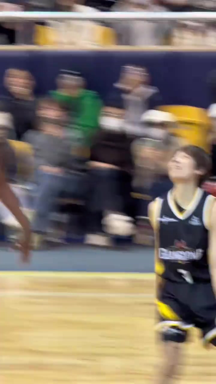 这个带球上篮也就看了十几遍吧！