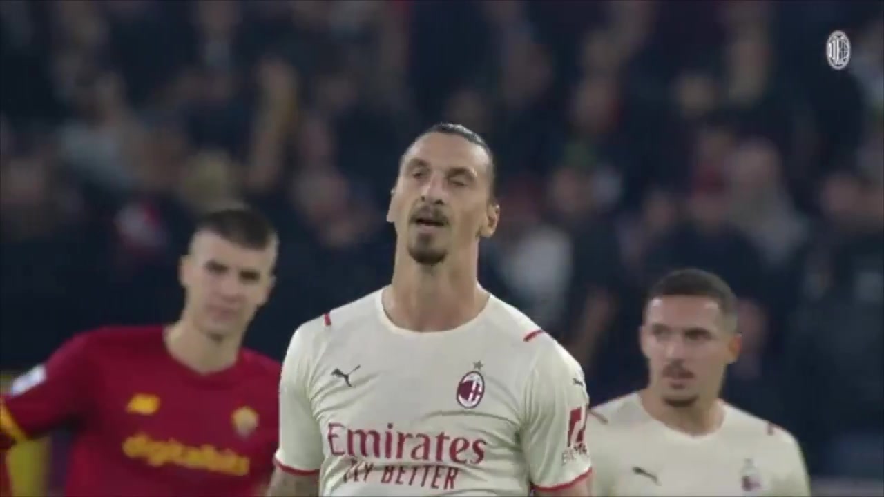 伊布AC米兰时期，对战罗马，打击了这记精彩的任意球