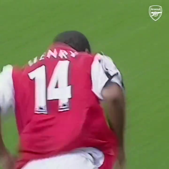 亨利经典名作助阿森纳2-0战胜曼联