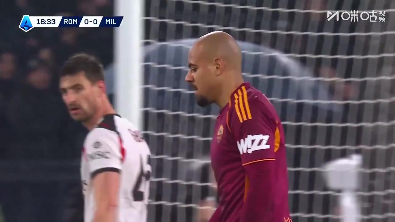 错失良机！马伦禁区内接球近距离打门偏出！