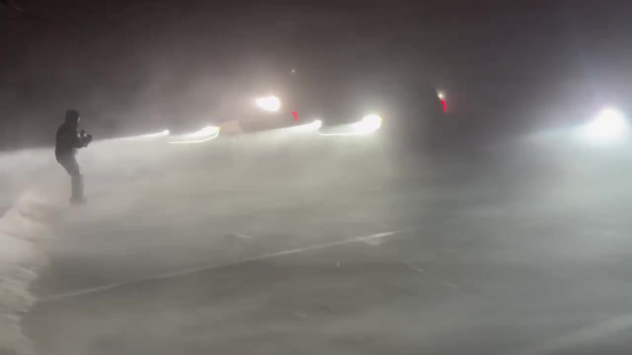 怪不得比赛延期啊达拉斯这风雪这么大！飞机都没法起飞！