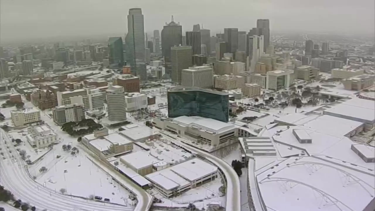 达拉斯被大雪覆盖❄️独行侠队没法起飞，与雄鹿比赛被迫延期