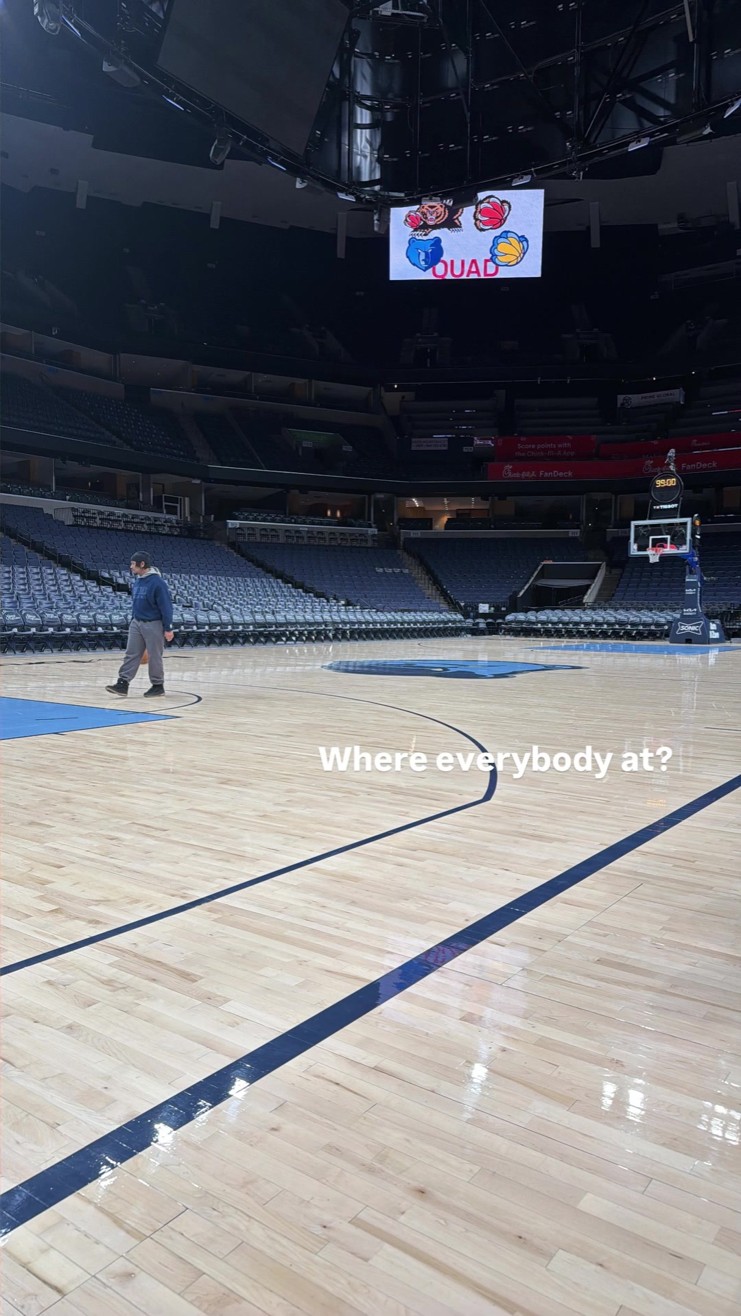 你真不知道？比赛延期，韦尔斯晒空无一人场馆：大家去哪了？