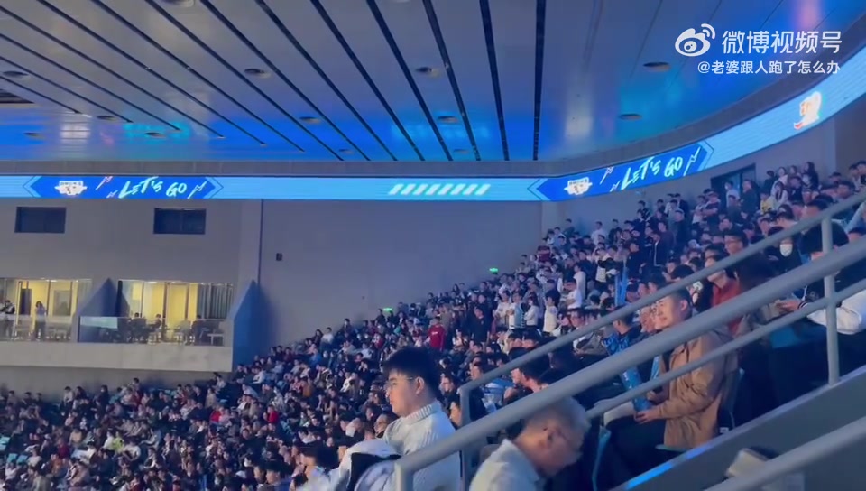 这次真提出辞职了！一年前1月北京主场球迷齐声高喊：杨鸣下课