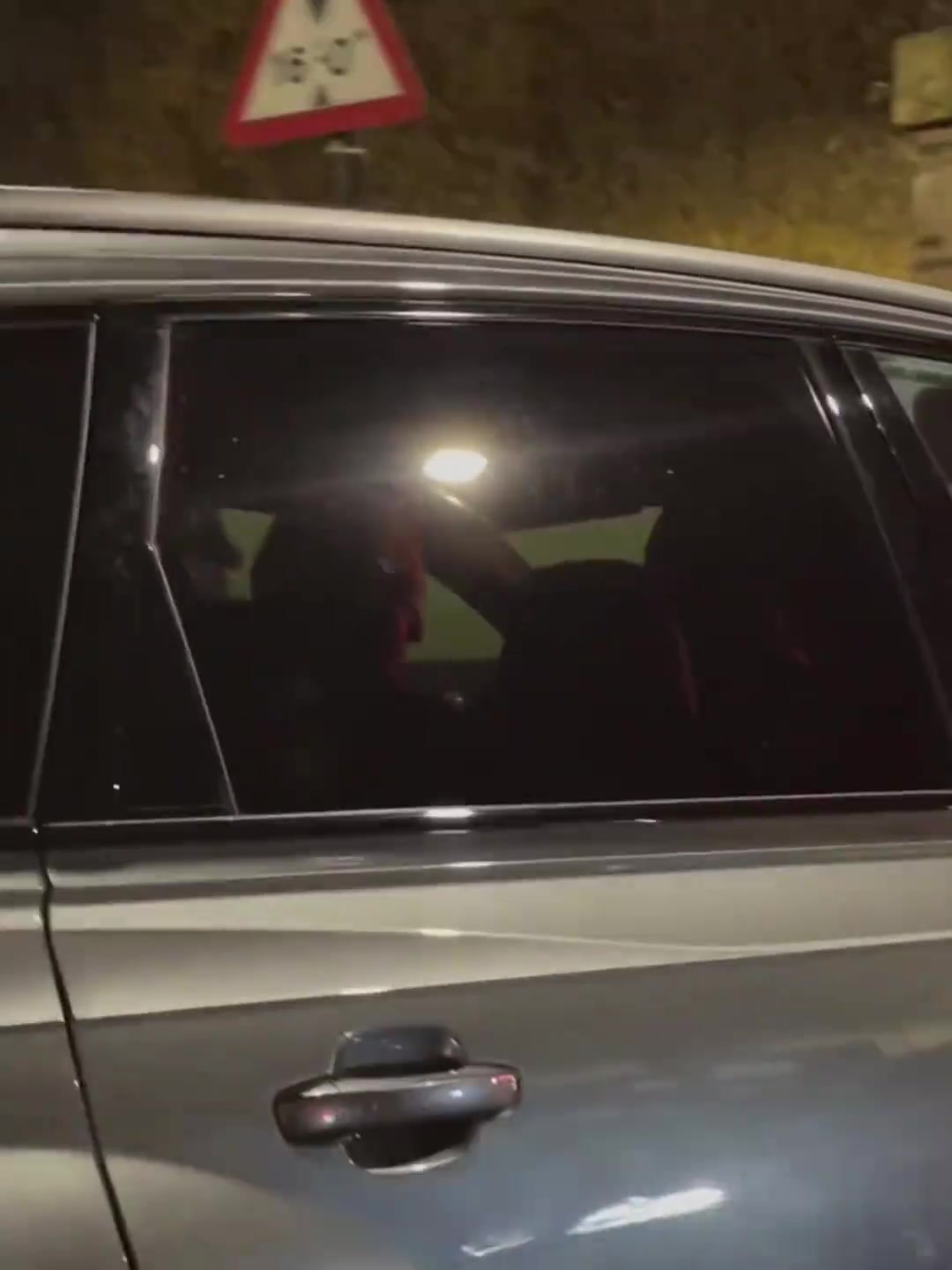 遭逆转绝杀！阿森纳2:3曼联，阿尔特塔在回家的路上表情严肃