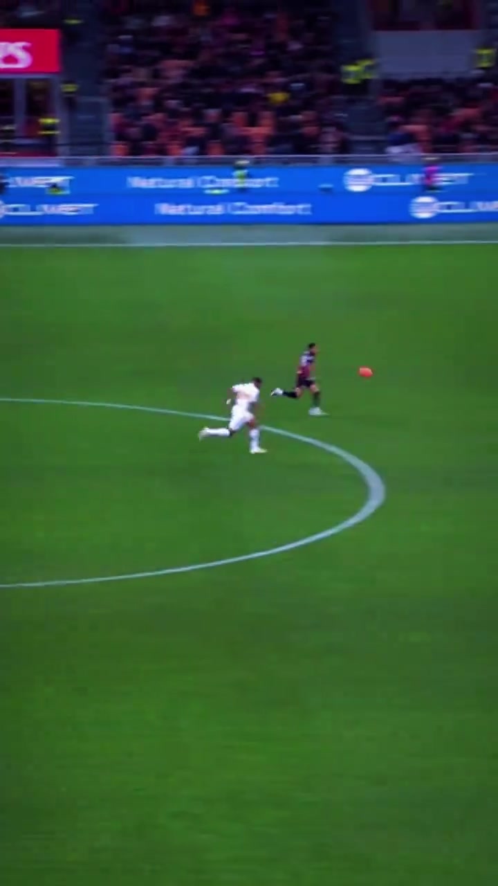 大师风范！米兰：若足球世界有艺术品，那一定是他的外脚背！