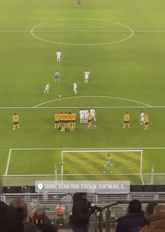 精确制导！现场实拍：迪马尔科圆月弯刀击穿大黄蜂