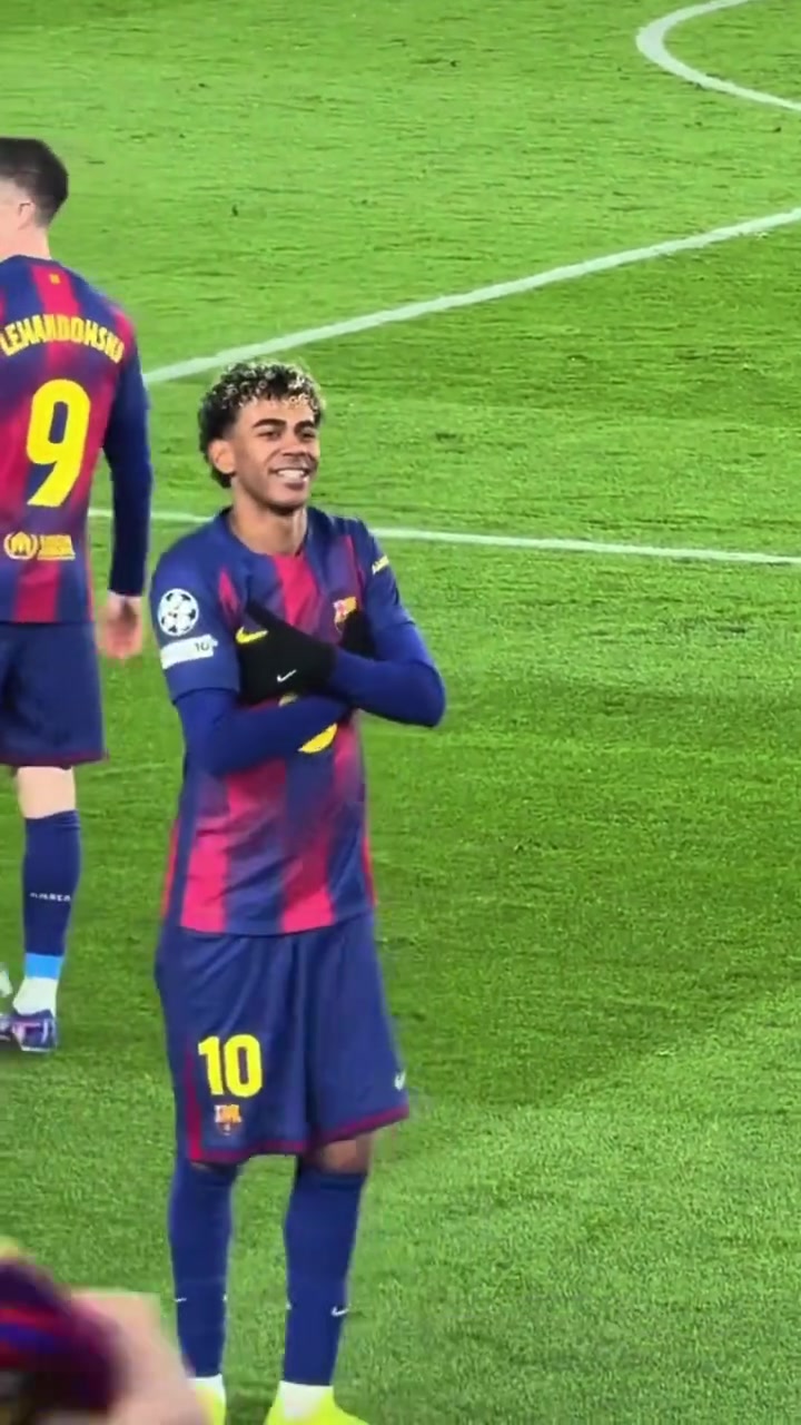 网友：亚马尔在诺坎普的桑巴舞步，是致敬偶像，更是传承的浪漫！