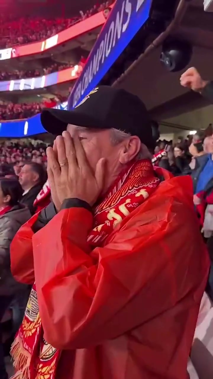 你怎能不爱足球！时隔20年本菲卡球迷带父亲见证球队奇迹之夜