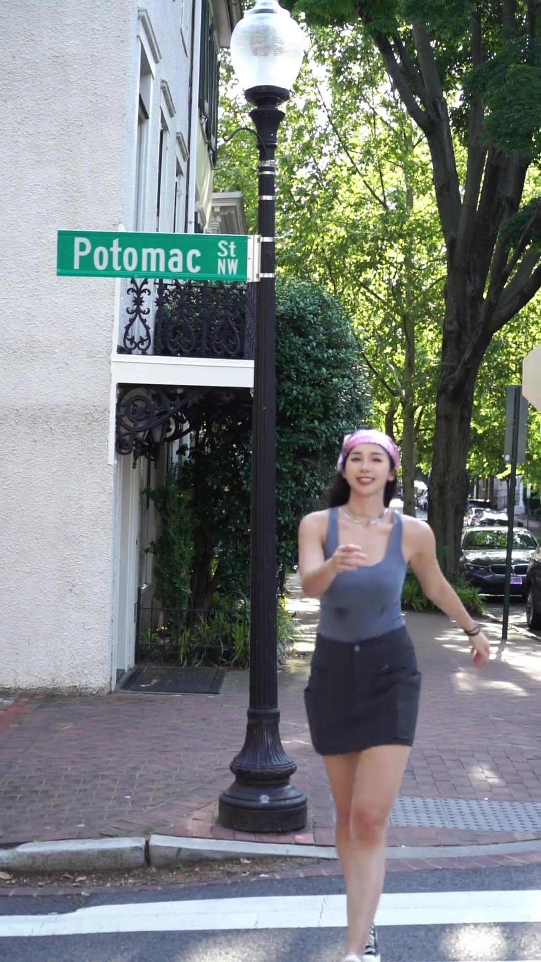 产后身材恢复得很快啊！张曼源晒自拍：周末快乐！