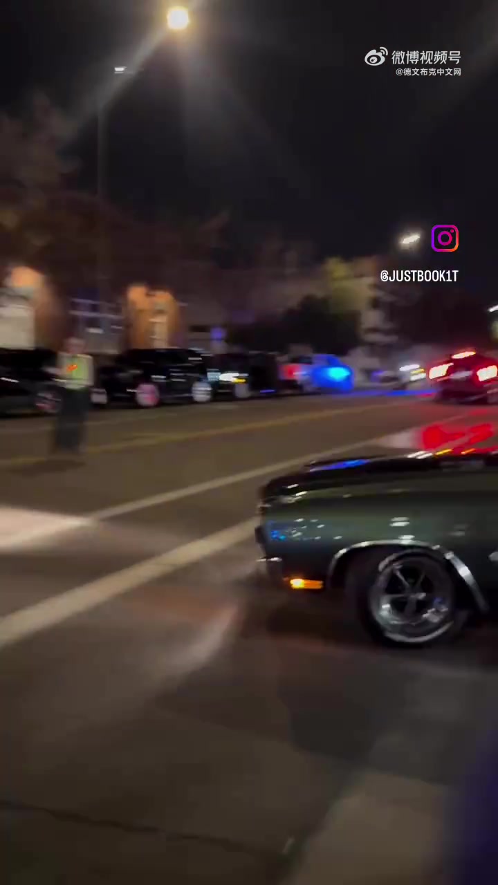 吧友来看看这是什么豪车？布克赛后驾驶坐骑离开球馆