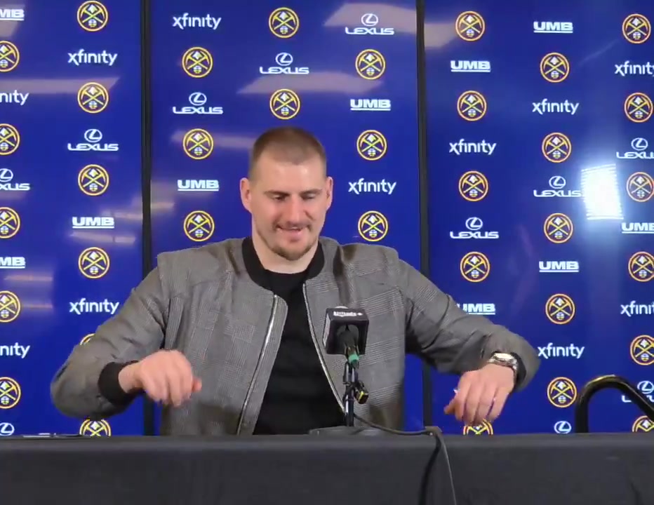 笑死！掘金记者：你想我们吗？约基奇笑了一下，直接离开了