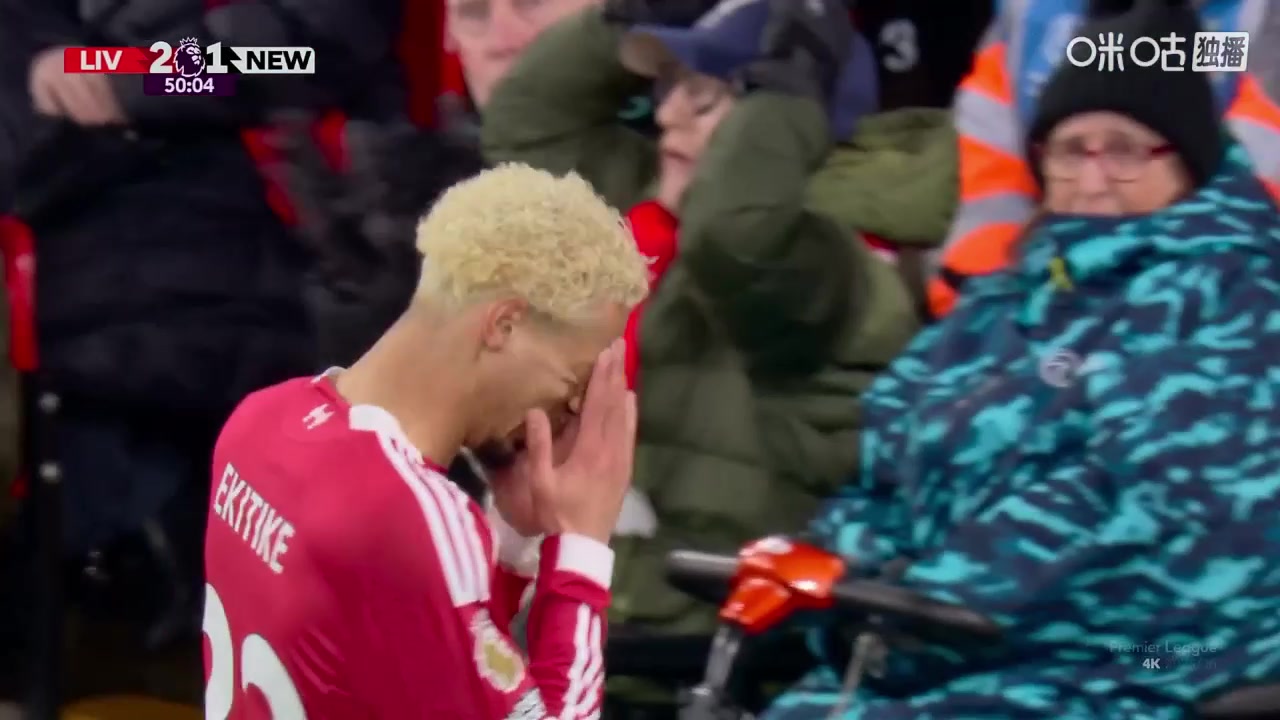 错失帽子戏法！丹-伯恩失误送礼，埃基蒂克单刀打门偏出球门！