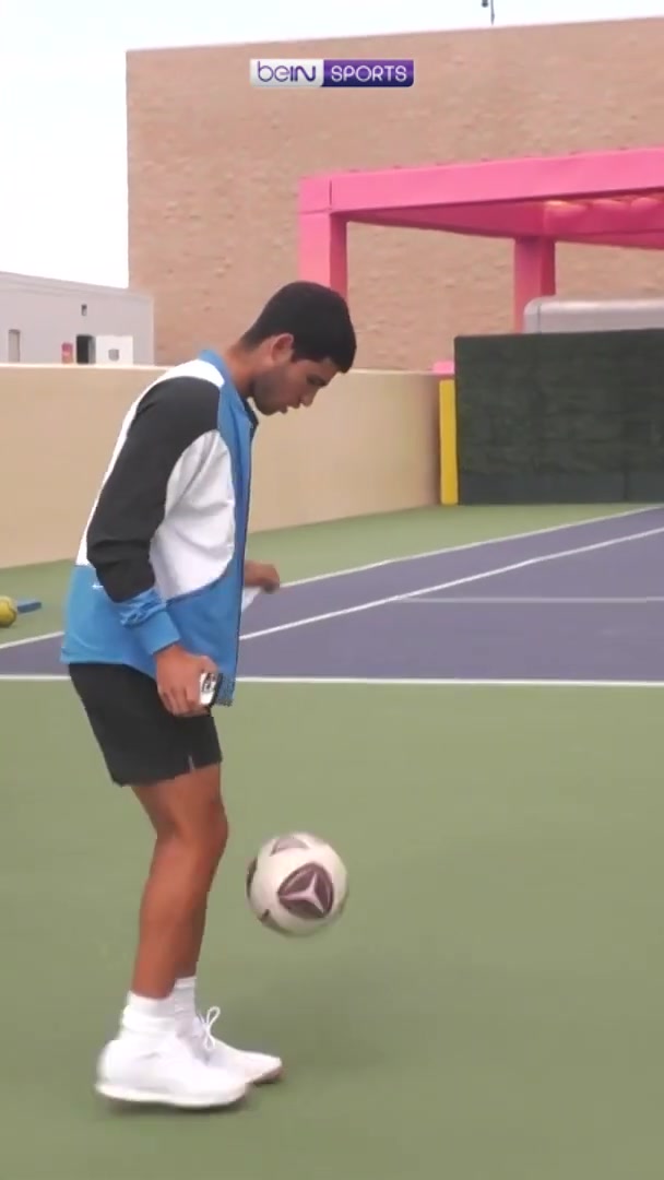 刚刚击败德约澳网登顶❗️皇马死忠阿尔卡拉斯颠球什么水平？