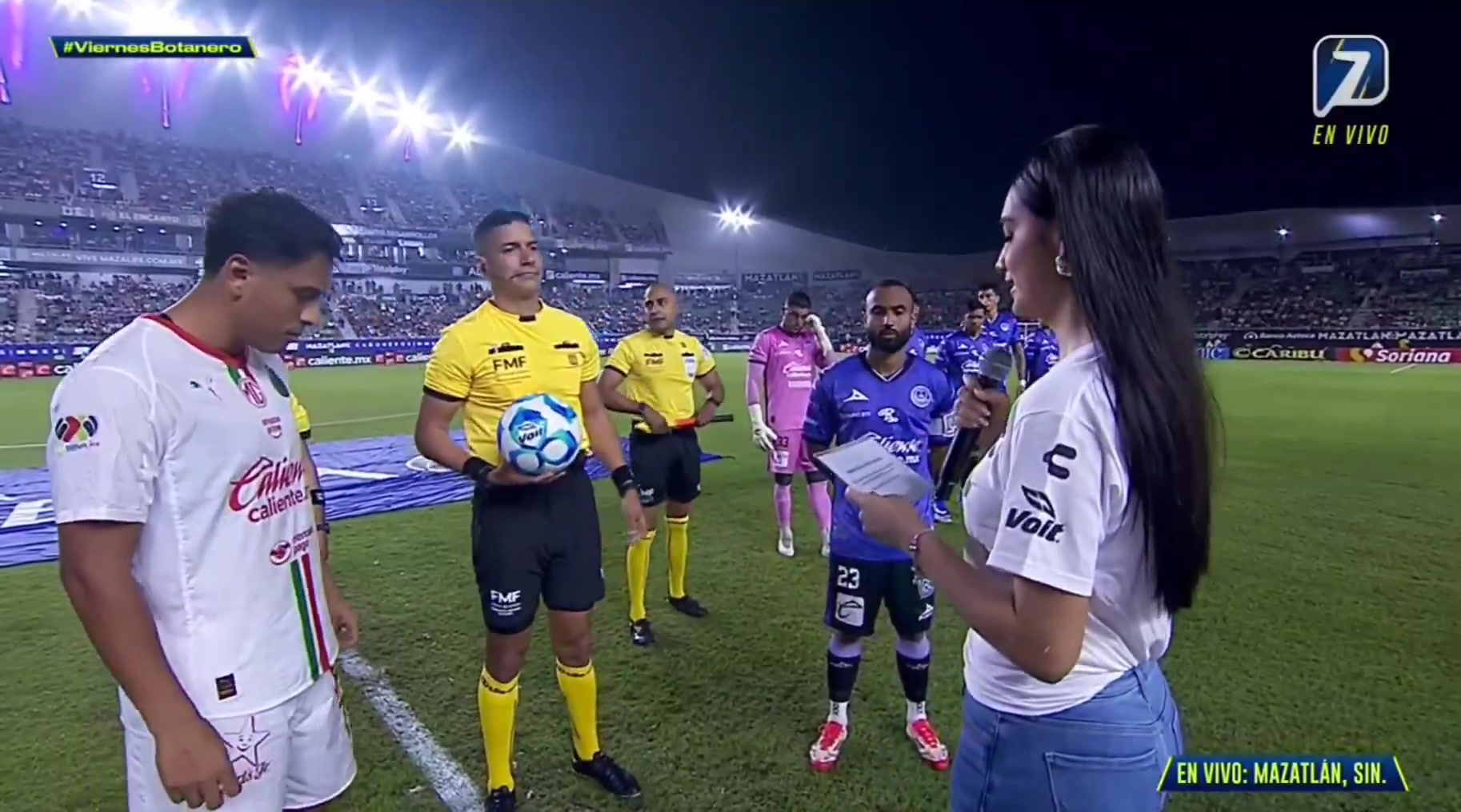 网友：这个创意不错！墨甲联赛邀请模特开球引来热议