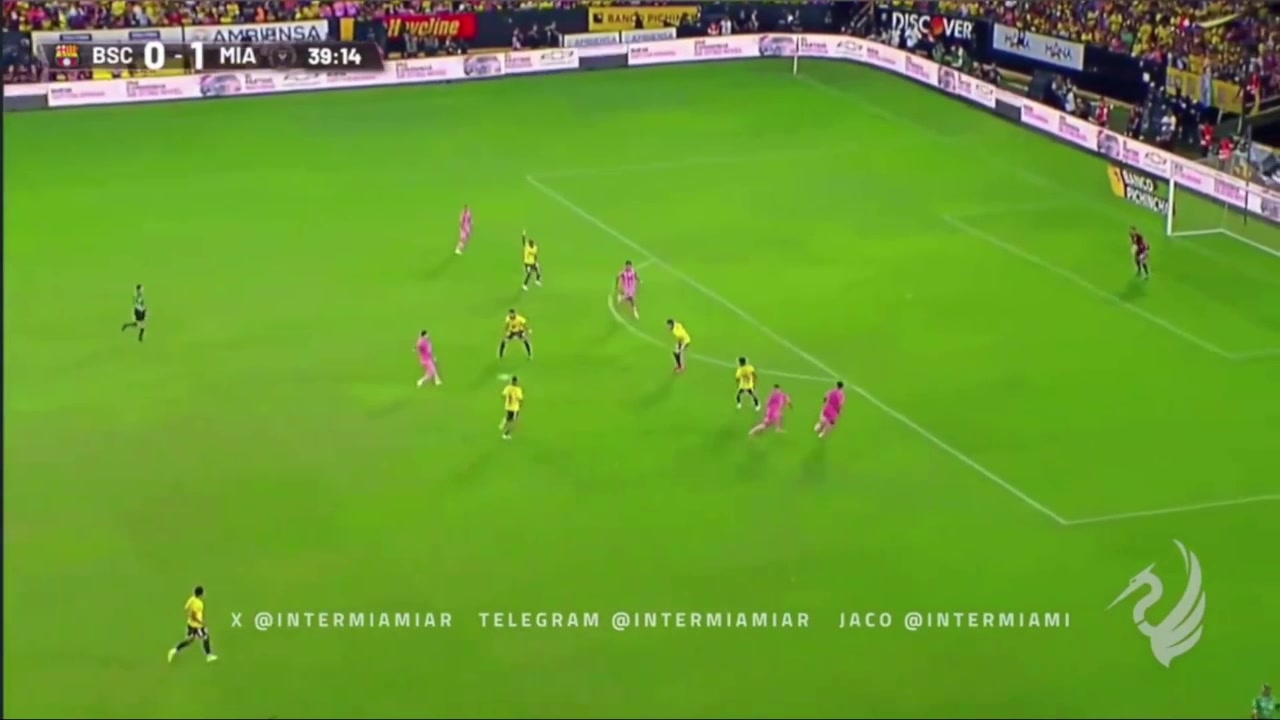 天眼启动！梅西手术刀直塞精准弗雷！可惜队友单刀被扑还越位啦！