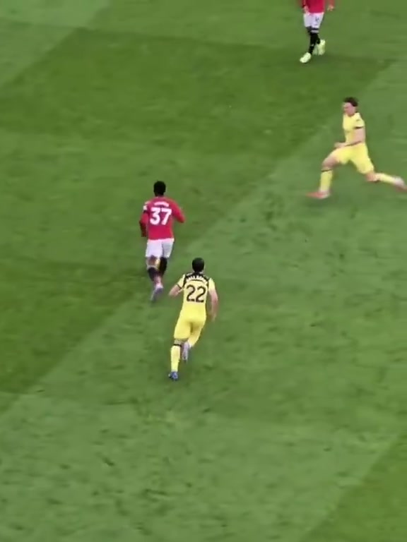 颇具大师风范！慢镜头欣赏梅努如何摆脱热刺球员的铲抢和包夹