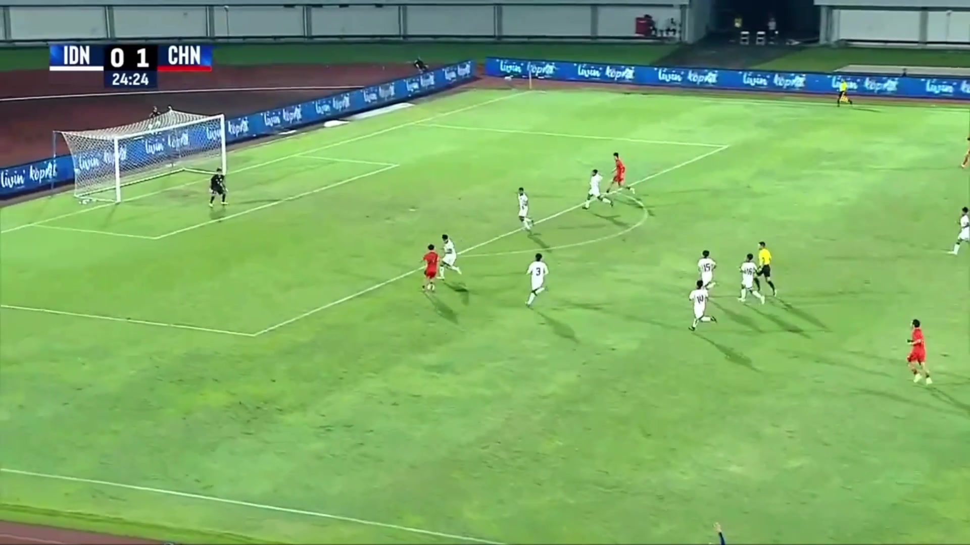 邝兆镭连续打门被挡，王贺毅补射破门