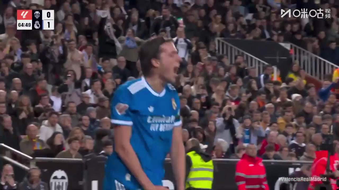 单骑闯关！卡雷拉斯精彩一条龙连续过人破门！