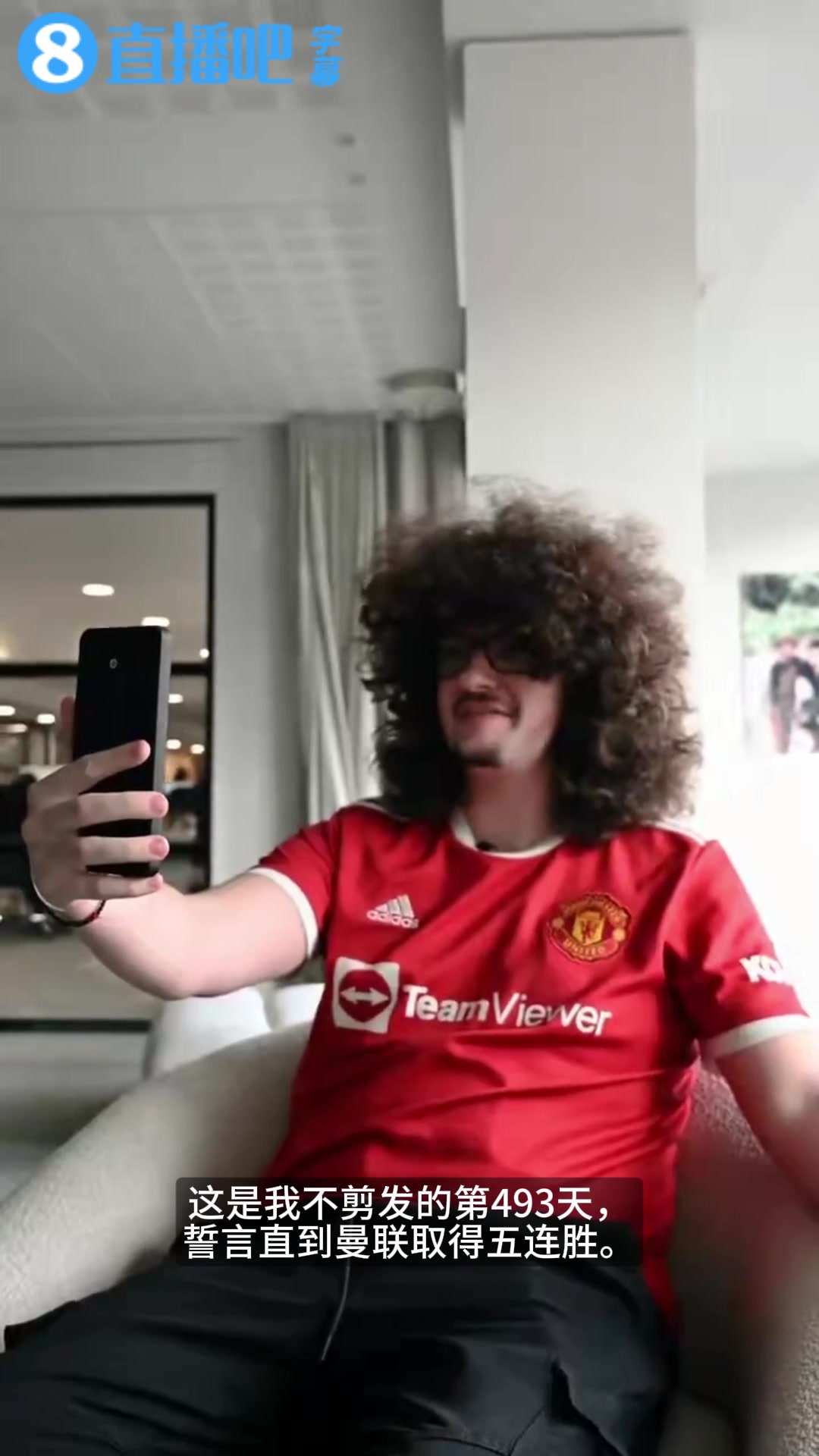 皮克“威胁”曼联头发哥：曼联肯定赢，但你不剪头就别想离开