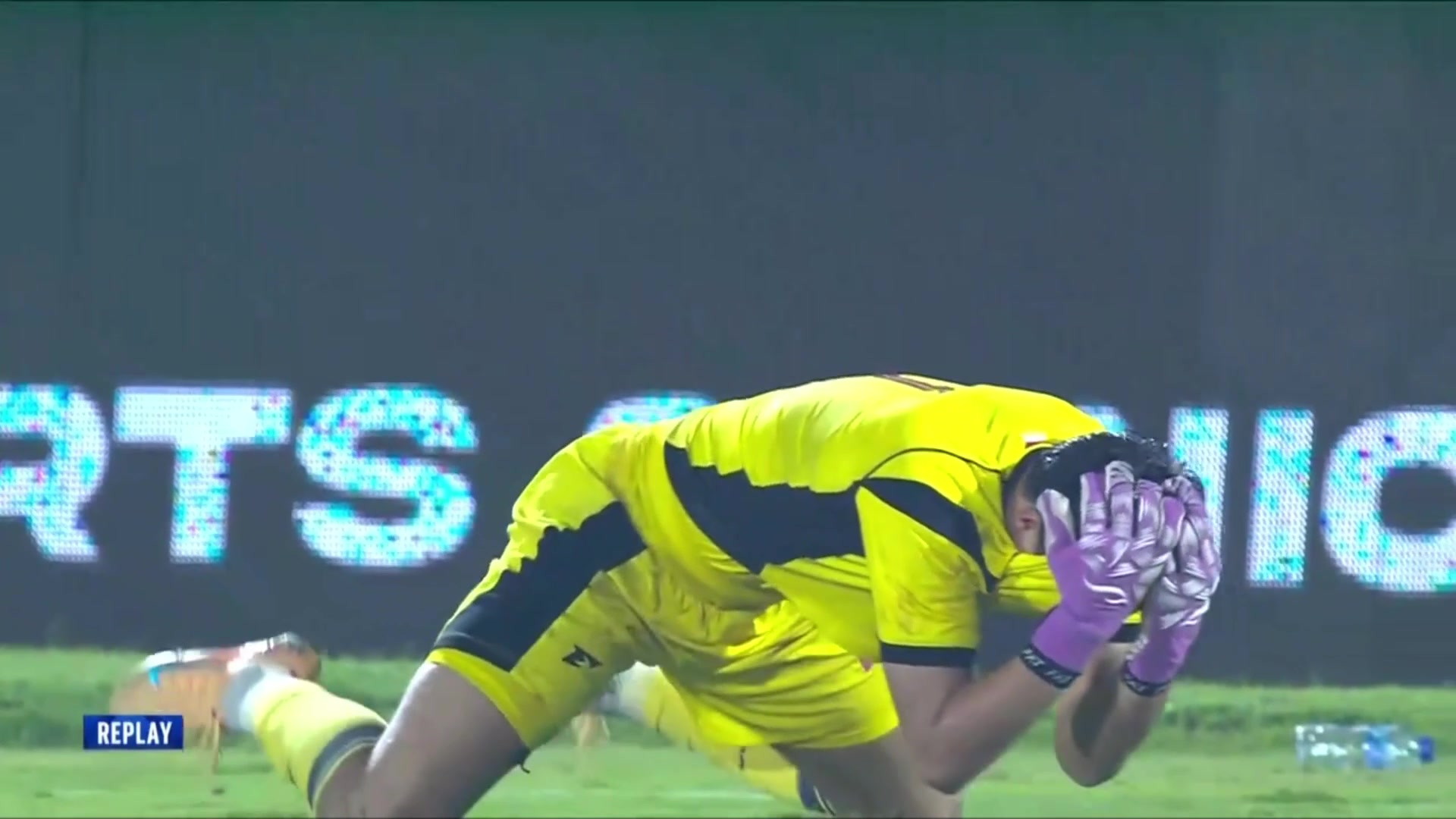 印尼U17球员心态崩了！上一场被血洗，这一场被绝杀