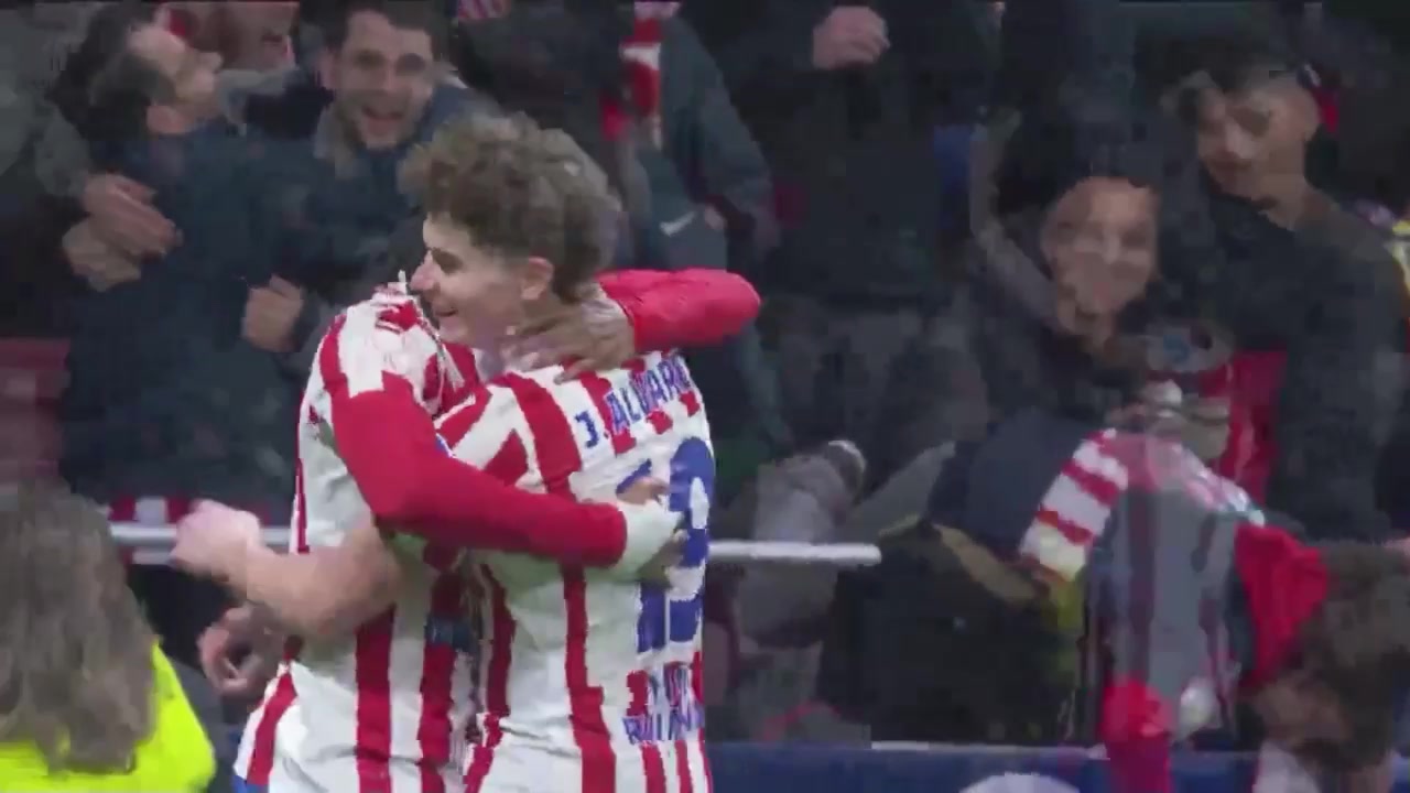 马竞半场3-0巴萨！马竞配合行云流水，小蜘蛛助攻卢卡曼推射破门