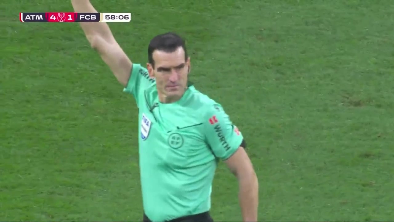 VAR看了7分钟！库巴西门前推射破门！VAR判罚越位进球无效！