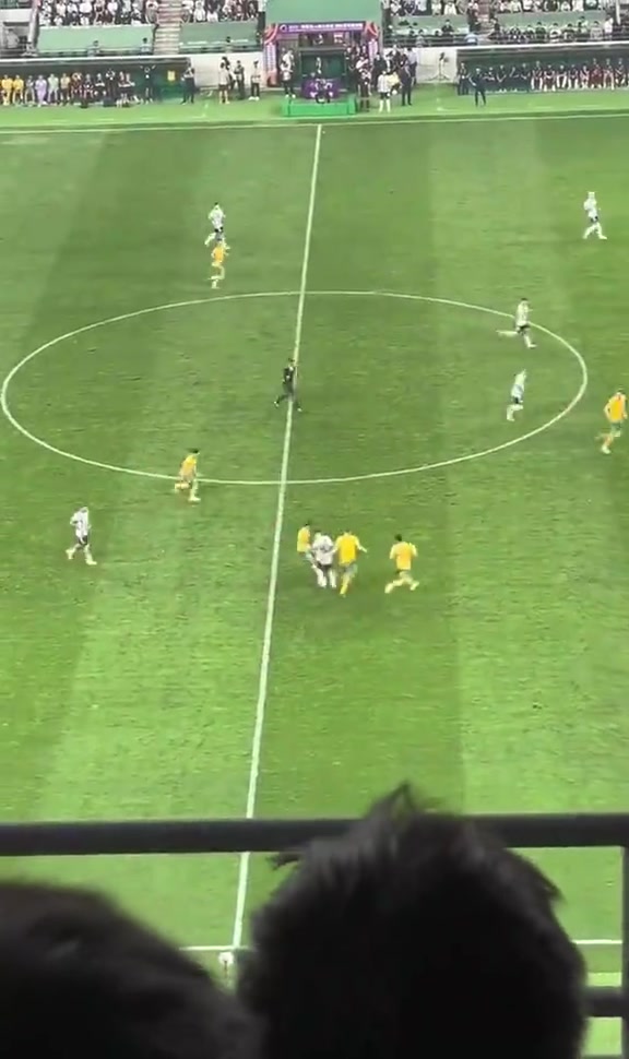 拜服！工体现场视角再来欣赏梅西闪转腾挪戏耍澳大利亚众将