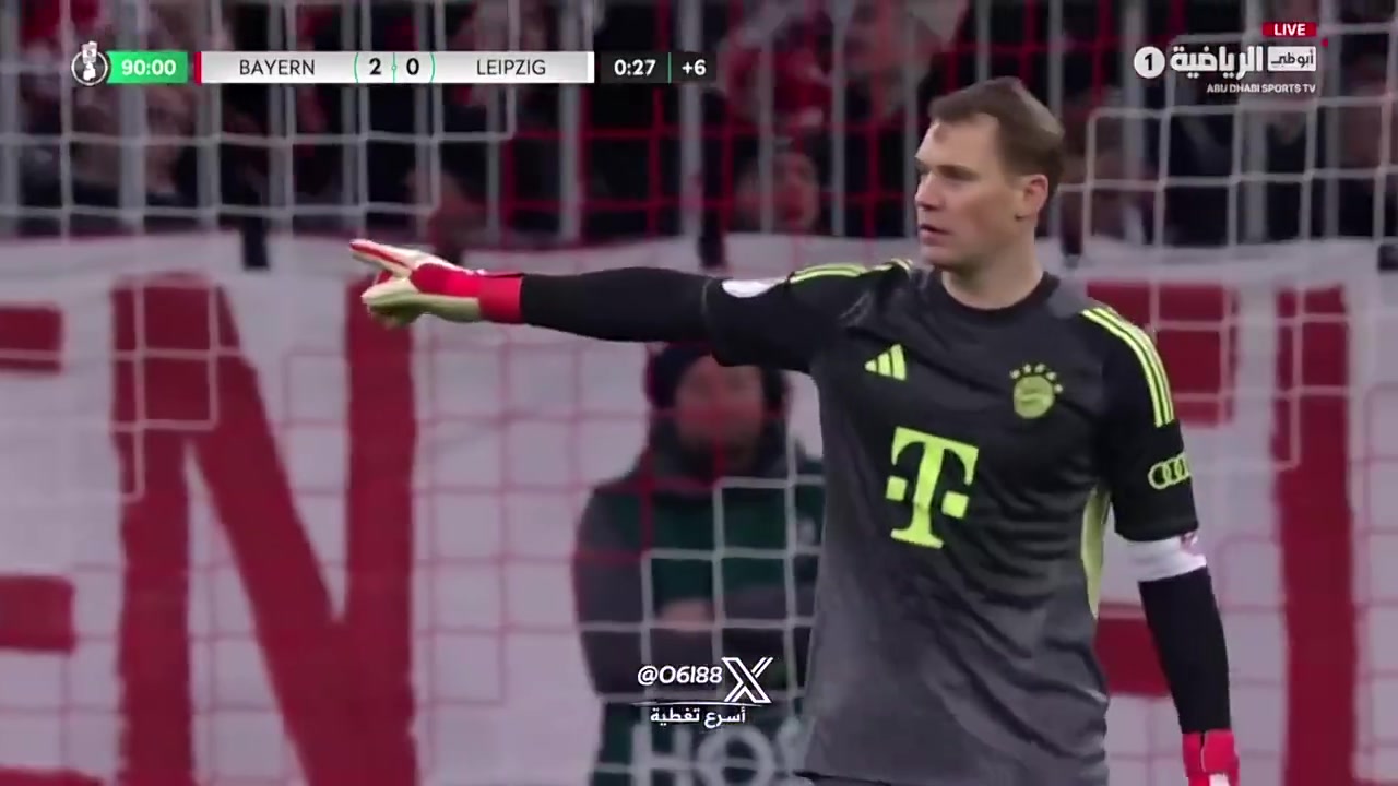 霸气！诺伊尔开球被干扰，让对手把球踢还给他，后者照做