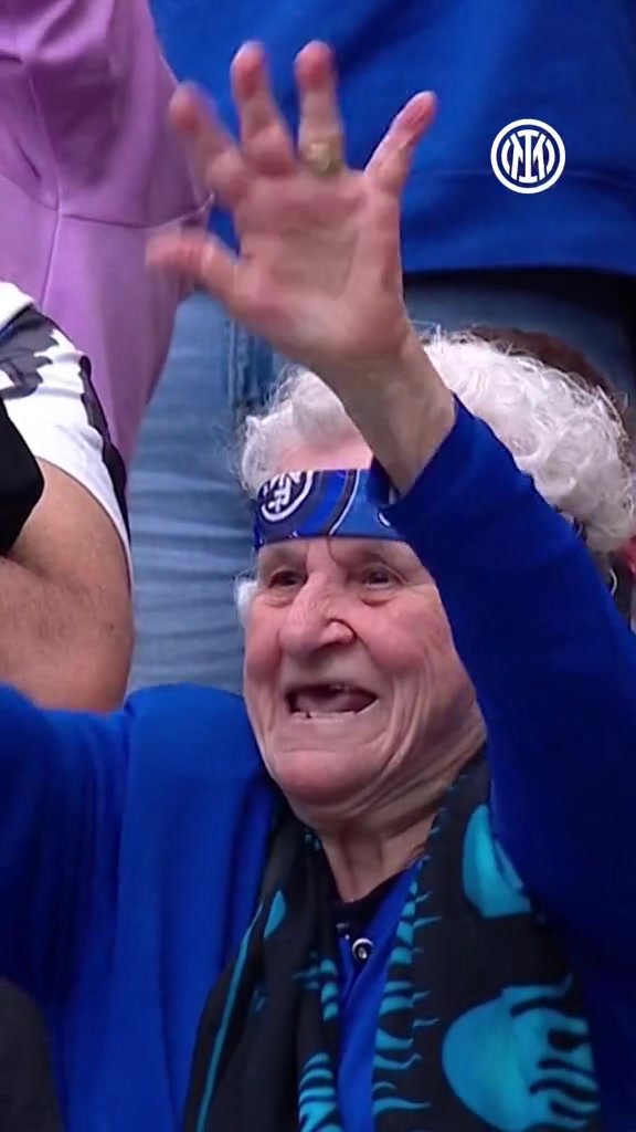 最纯粹的热爱❤！蓝黑拥趸一定对这位国米老婆婆不陌生