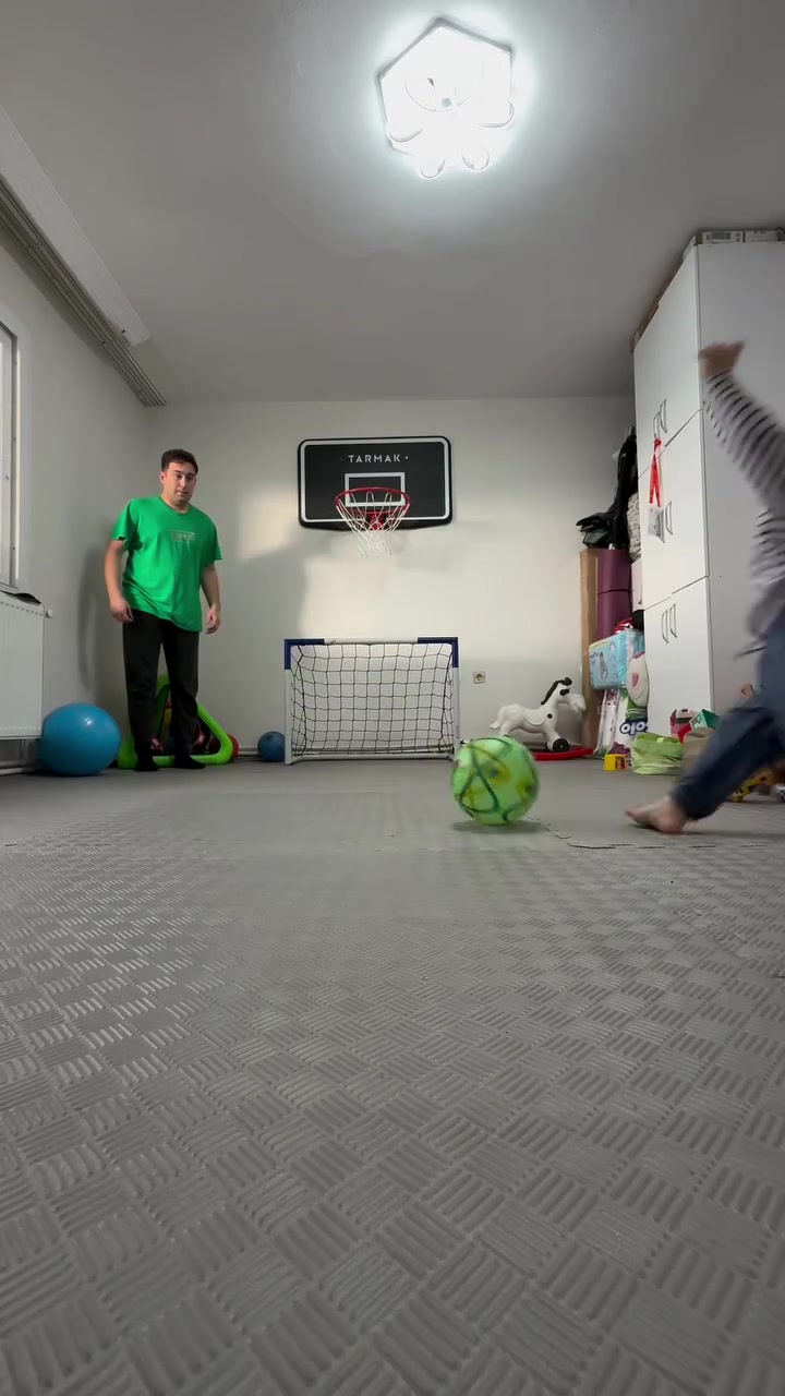 小朋友小小年纪，就拥有了巴尔韦德同款技能