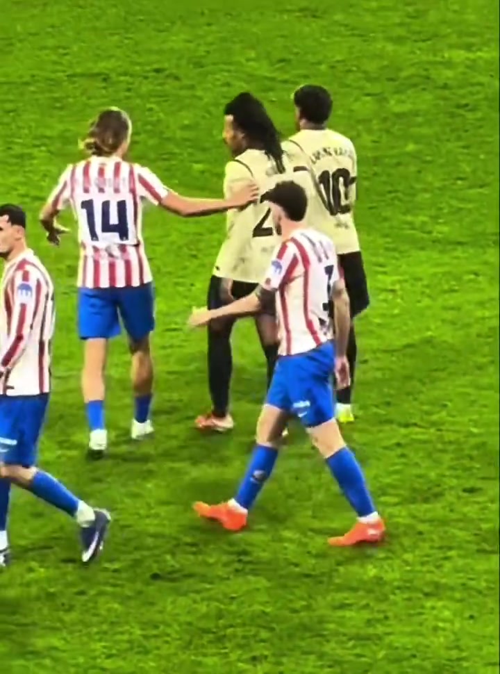 帮队友出头！亚马尔与马竞球员发生口角