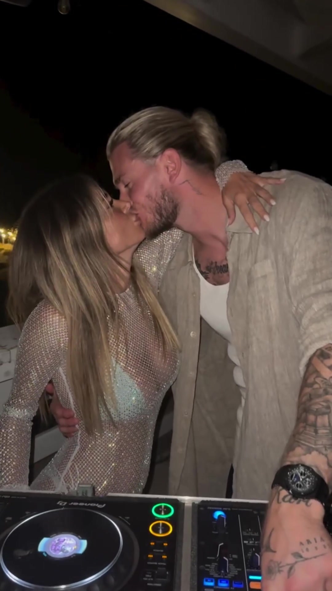 幸福感！卡里乌斯老婆晒出和老公这些年的亲密时刻，令人羡慕