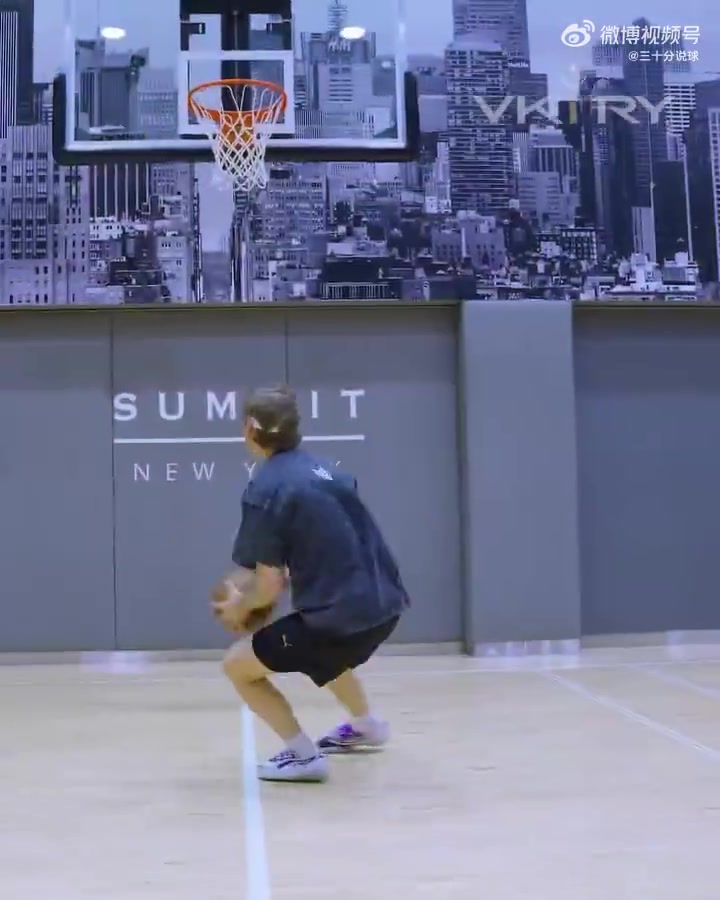 麦克朗这套动作，放在今天的扣篮大赛，应该轻松50分吧~