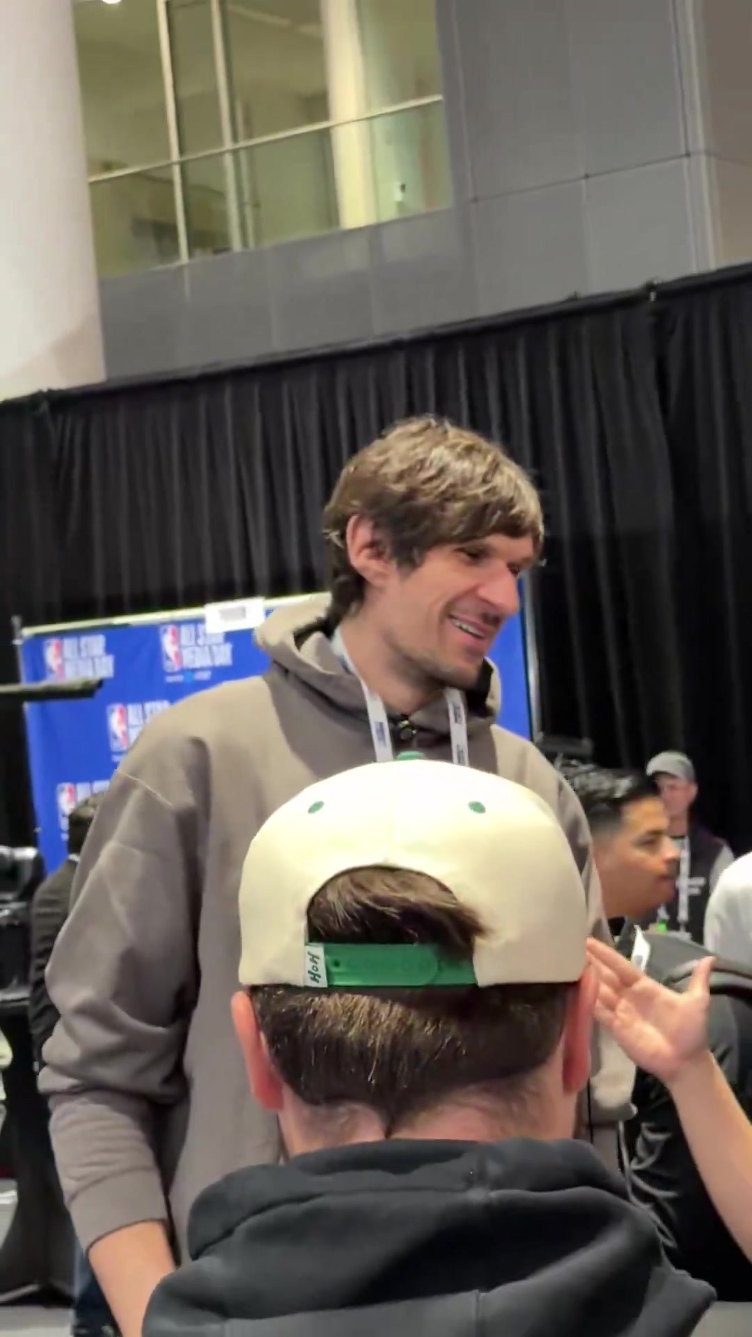 今天充当记者!博班往那一站,实在是太显眼啦~