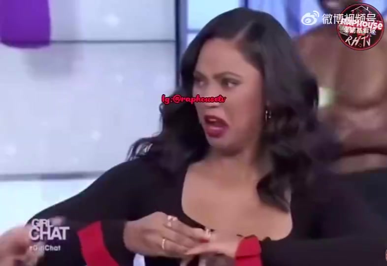 库里老婆此前看到赤裸上身肌肉男，立刻表示要摘下手中的戒指