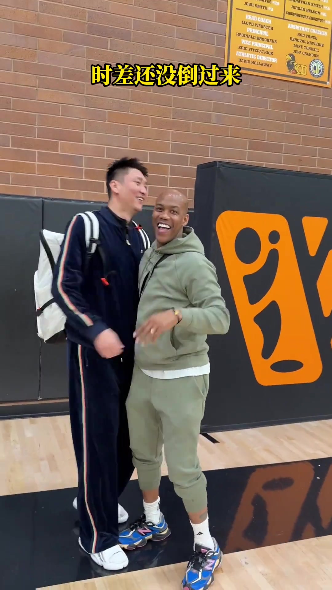 孙悦去洛杉矶找马布里玩 结果刚打上球就小腿韧带拉伤