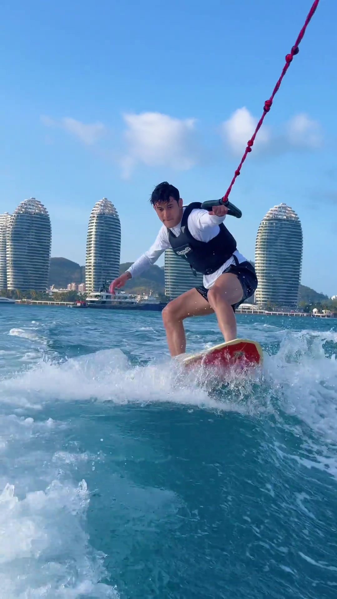 拜合拉木社媒发布：一年一次的度假结束⛱️ 回归战斗⚽️