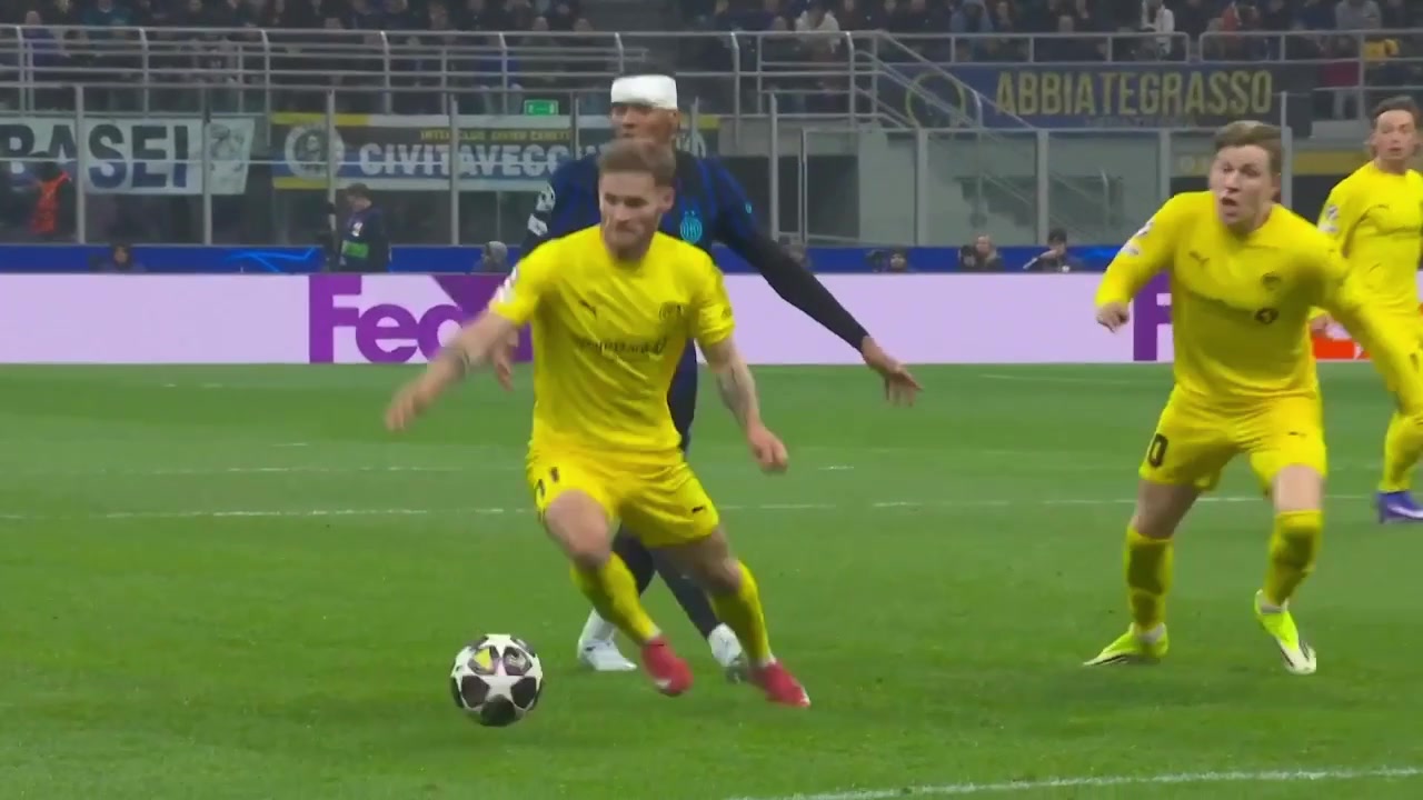 太离谱了！阿坎吉脑子短路回传送大礼！海于格轻松破门！