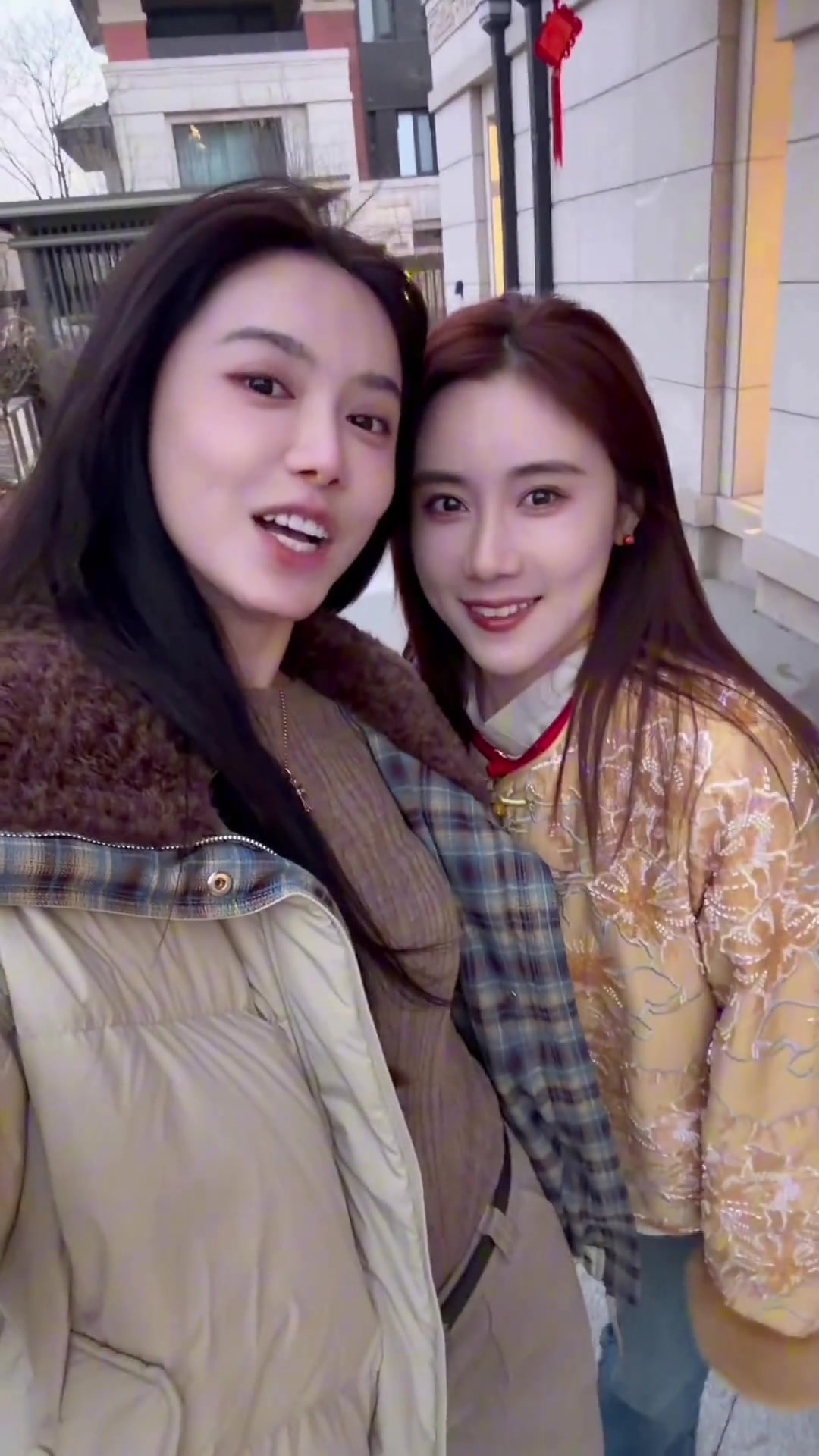 啥家庭条件呐？美娜：春节和姐姐在家涮锅喝酒有多么快乐？