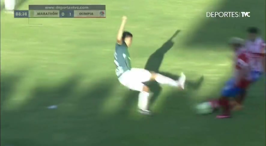 足坛史上最病狂的双红牌犯规？！主裁判甚至没犹豫一秒就掏出红牌