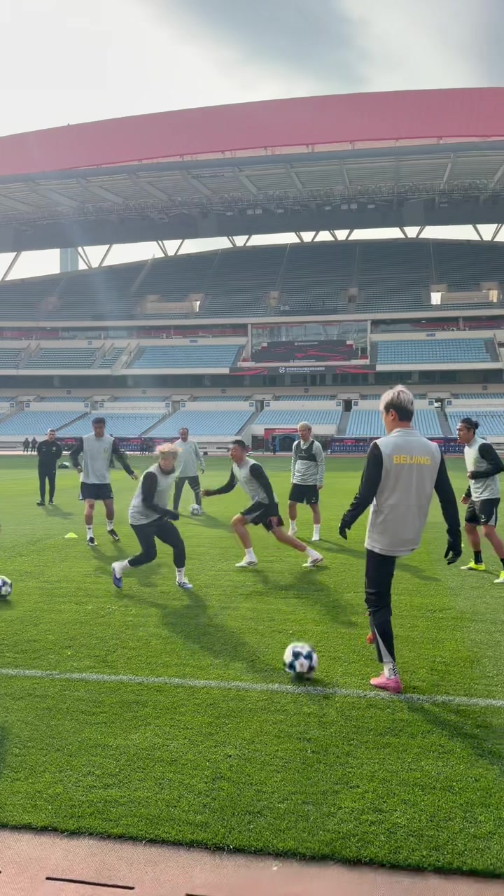 积极备战超级杯！国安赛前抢圈训练