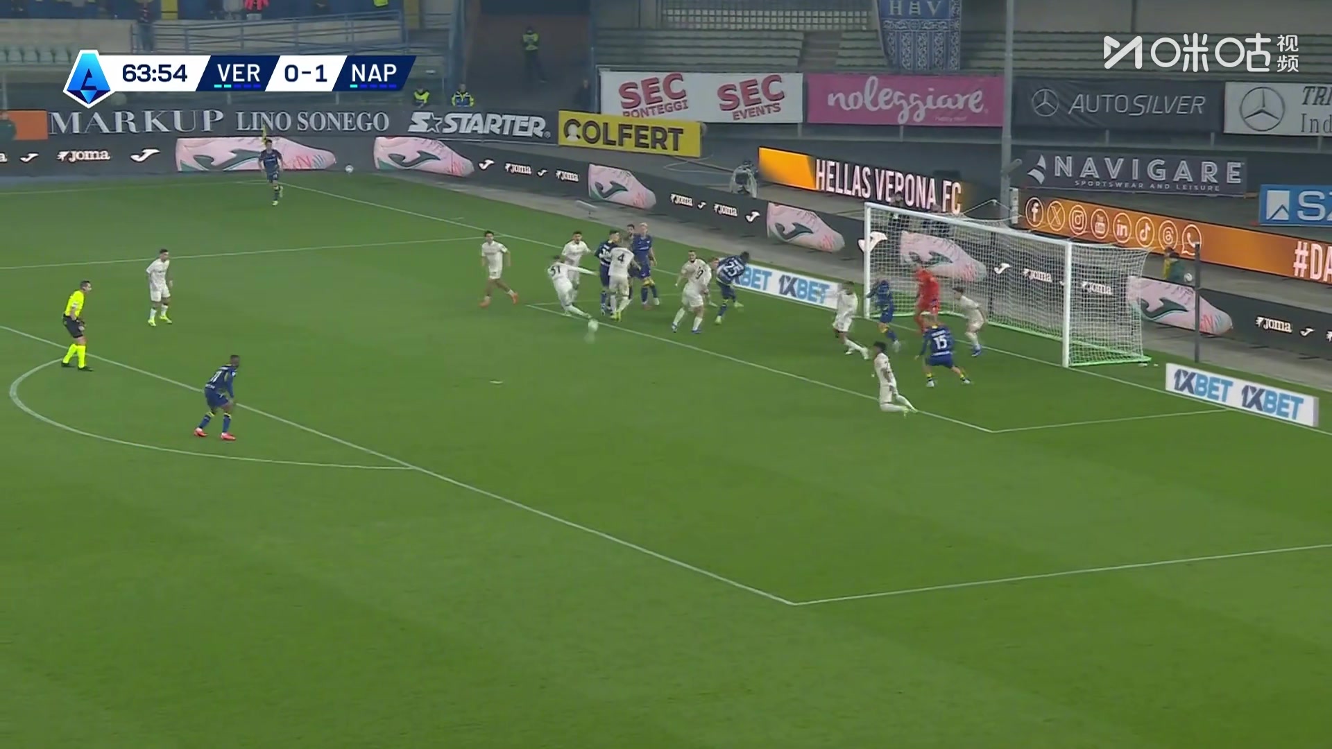 那不勒斯被扳平！阿克普罗弧顶得球抽射打中霍伊伦弹入球网